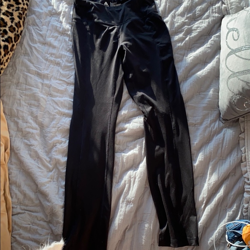 BLACK FLARED YOGA PANTS